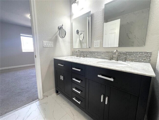 Building Photo - 19 SE 3rd Ave