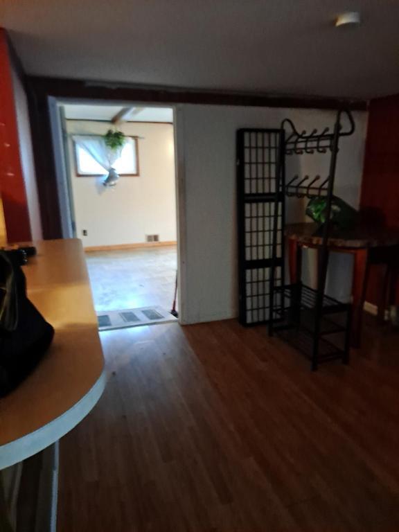 Building Photo - 758 S Huth Rd