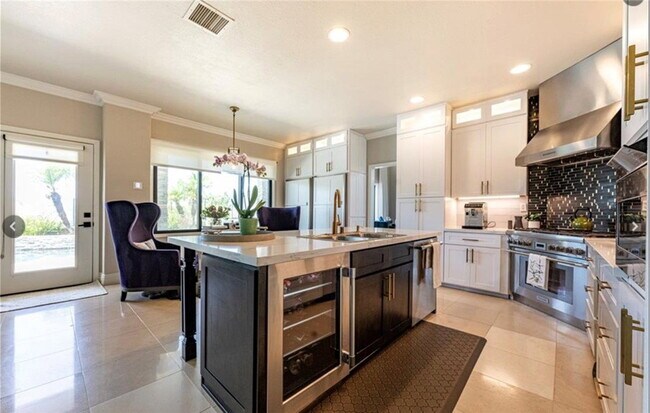 Building Photo - 6 Westwind