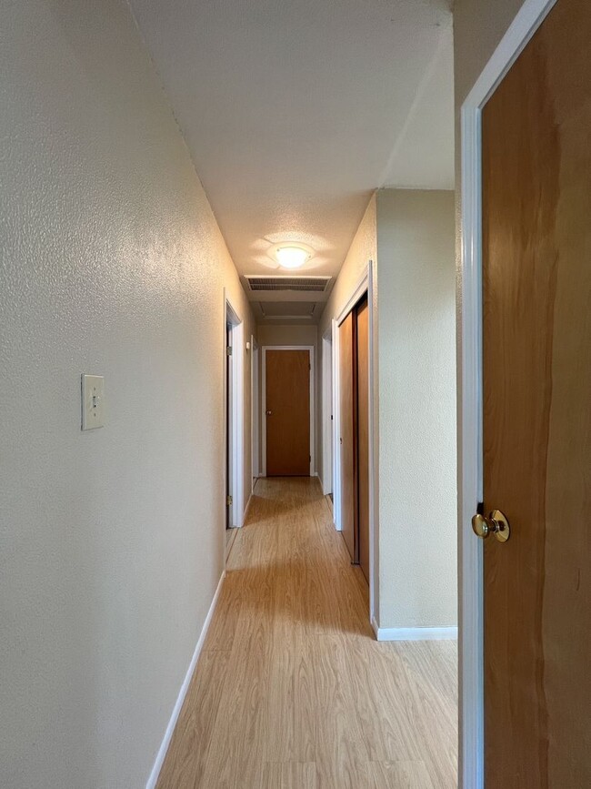 Building Photo - Single-Level Bel Aire Home with Spacious Layout