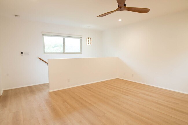 Building Photo - 3 Bedroom 2 Bathroom Home in Mission Canyon