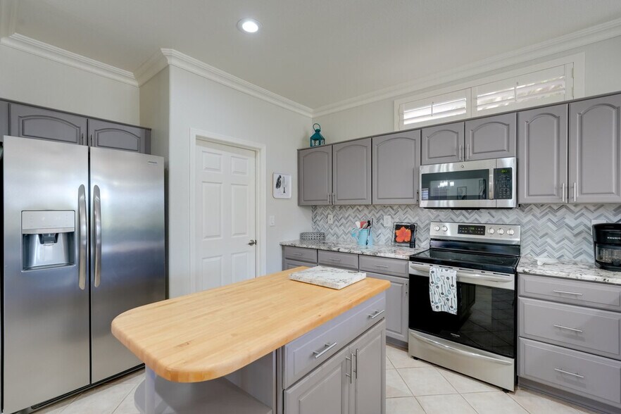 Building Photo - 16431 W Boulder Vista Dr