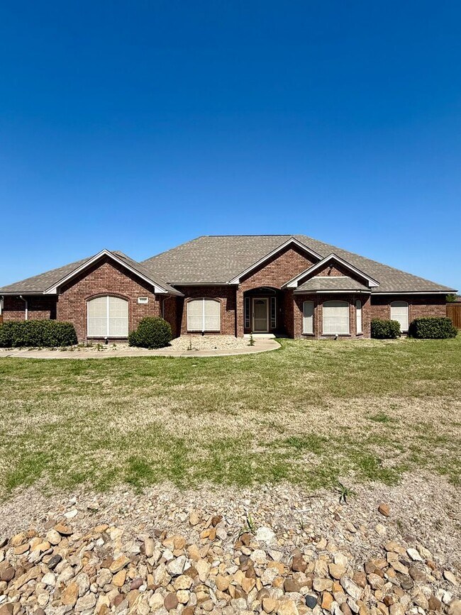 Building Photo - 5 bedroom - Great OUTDOOR LIVING - ALEDO ISD