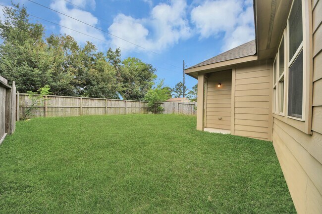 Building Photo - 10606 Sun River Falls Dr