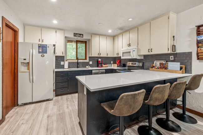 Building Photo - 18066 E Butte Ln