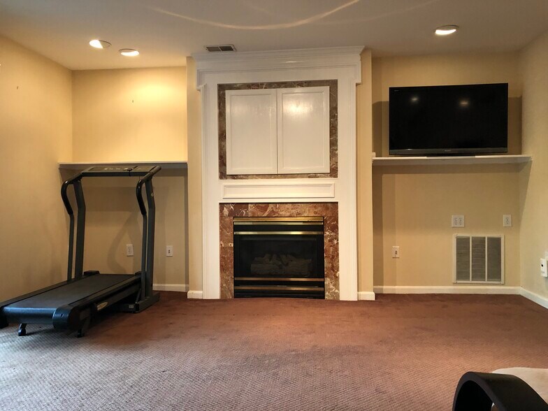 Building Photo - 4105 Cherry Hill Rd