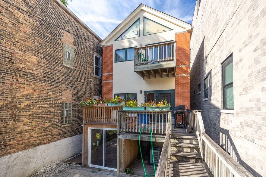 Building Photo - 1723 N Wood St