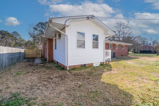 Building Photo - 152 Mann Dr