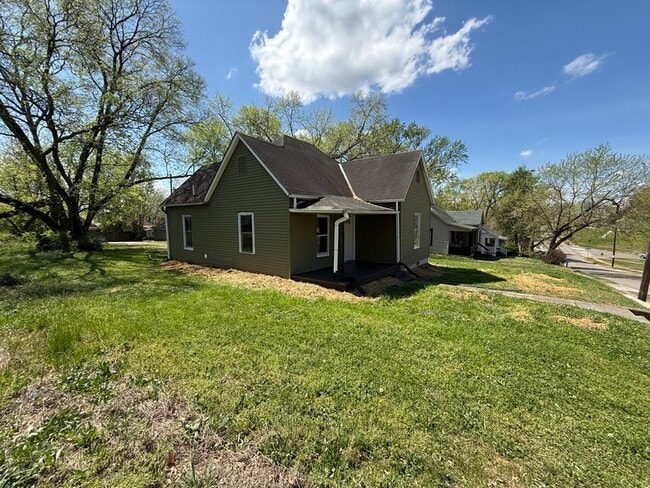 Building Photo - 1514 Jourolman Ave