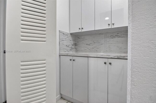 Building Photo - 500 NE 26th St