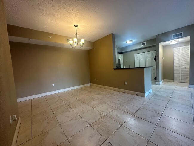 Building Photo - 6928 SW 39th St