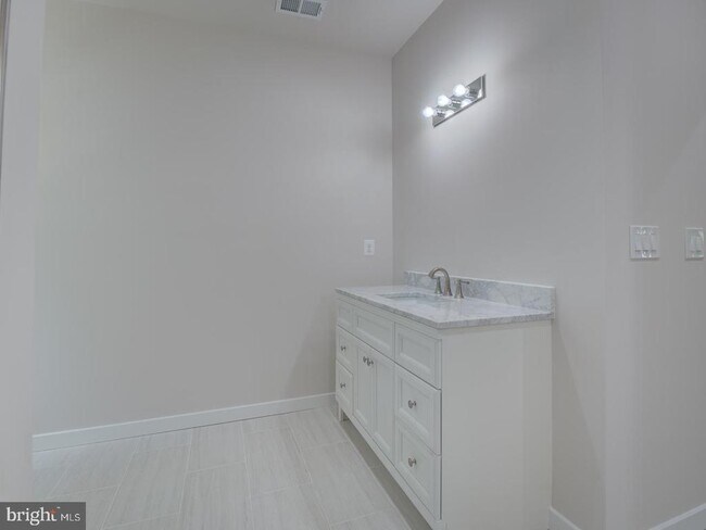 Building Photo - 14750 Jordan Ln