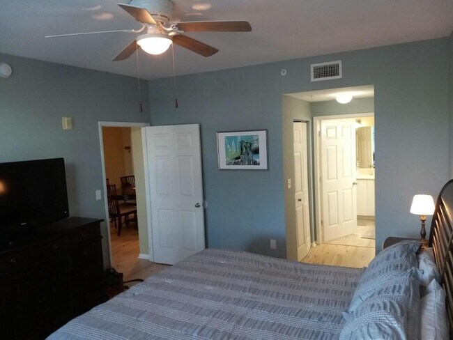 Building Photo - 802 W Windward Way