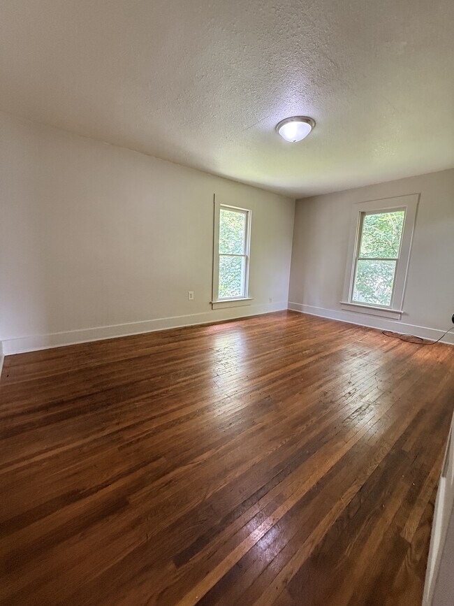 Building Photo - 430 Elmwood Pl