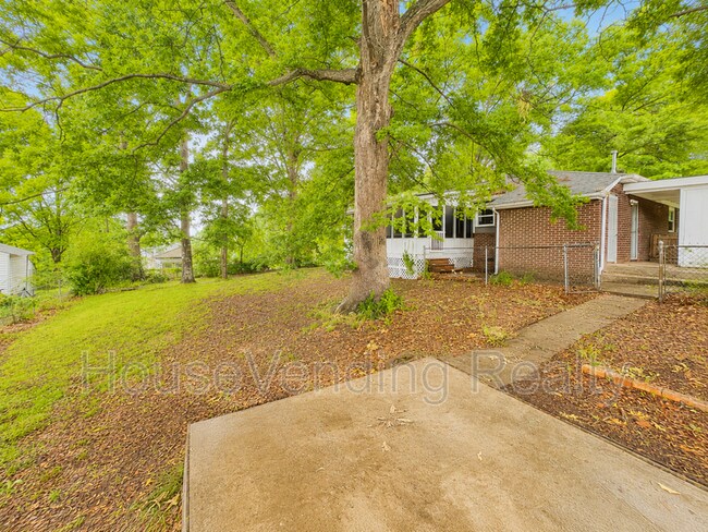 Building Photo - 619 Tarpley St