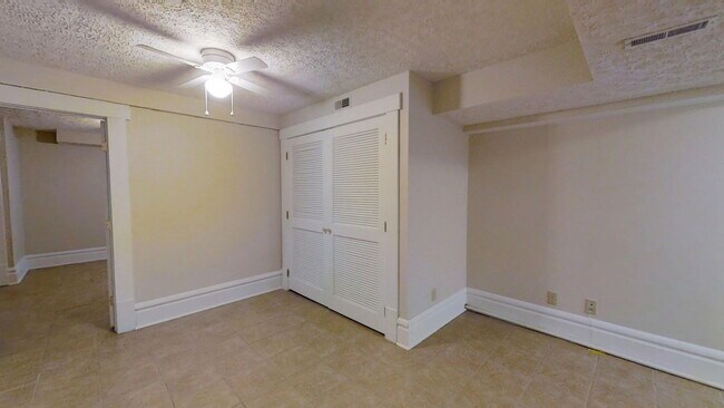 Building Photo - 225 E 11th Ave