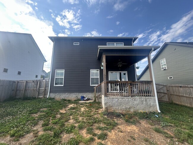 Building Photo - 427 Mattingly Dr