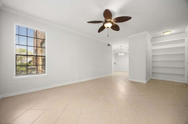 Building Photo - 2255 Braeswood Park Dr