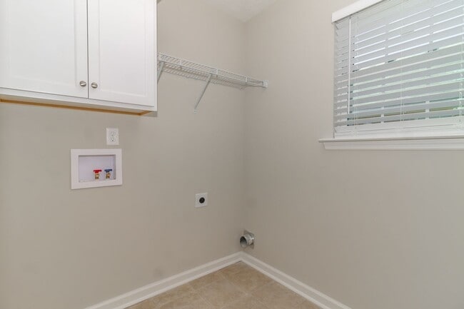 Building Photo - Ranch Near Gate 6