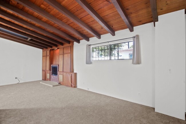 Building Photo - Coastal Living in Westside Costa Mesa – Up...