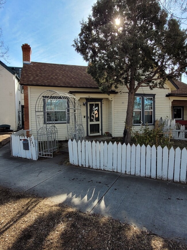 Primary Photo - 205 Cheyenne Ave