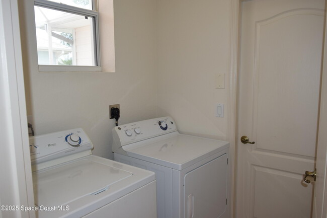 Building Photo - 1170 Eleuthera Dr NE