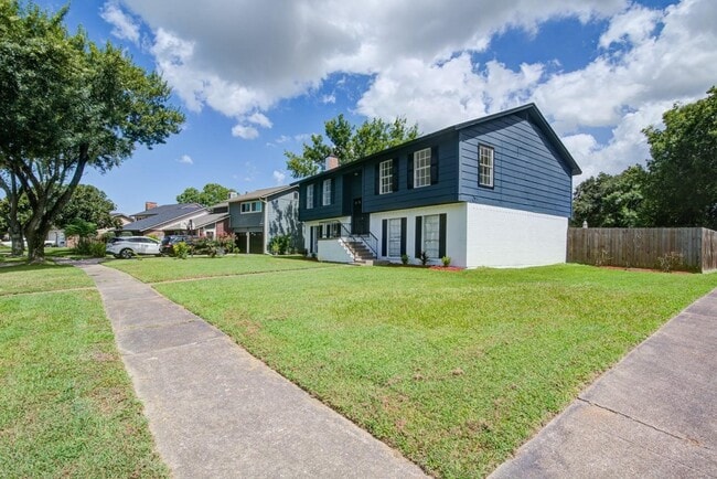 Building Photo - 402 Tresvant Dr