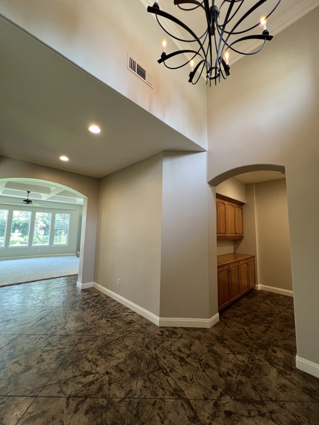 Building Photo - 1700 Briercliff Ct
