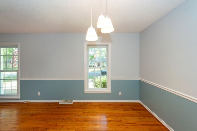Building Photo - 3 Bedroom 2 Bath Home in Kings Grant - Sum...