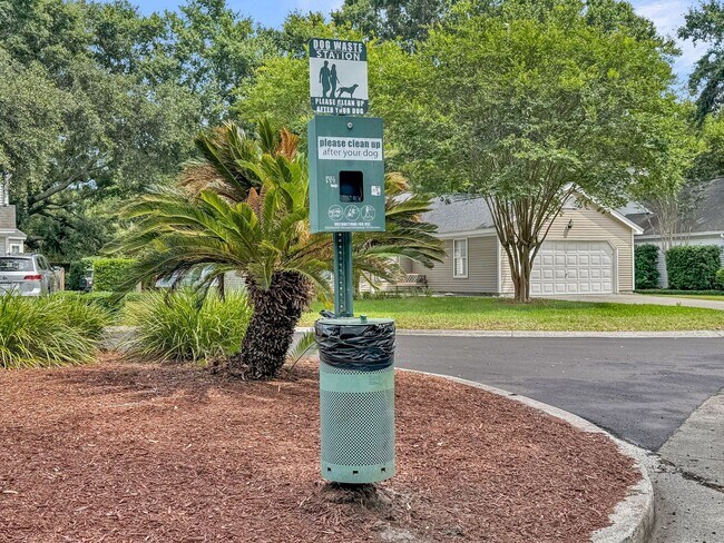 Building Photo - Coastal Convenience in the Heart of Mount Pleasant