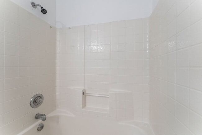 Building Photo - Move in now to this beautiful 2 story 3 be...