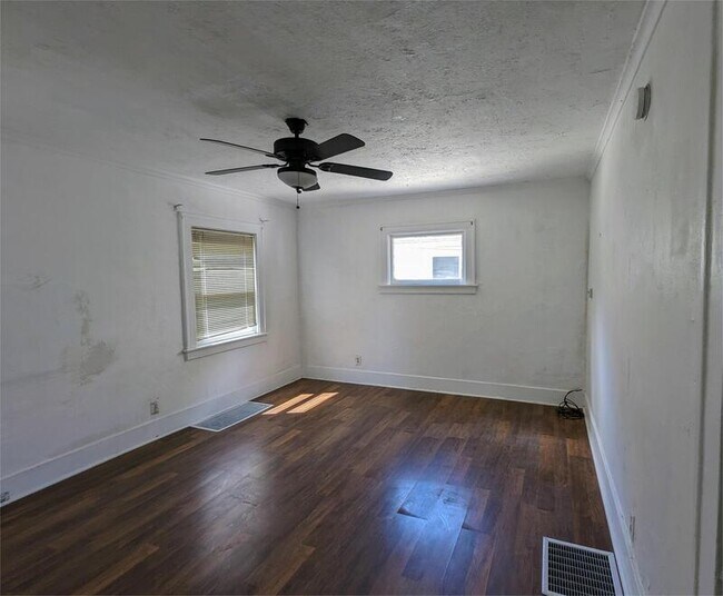 Building Photo - 201 S Foster Ave