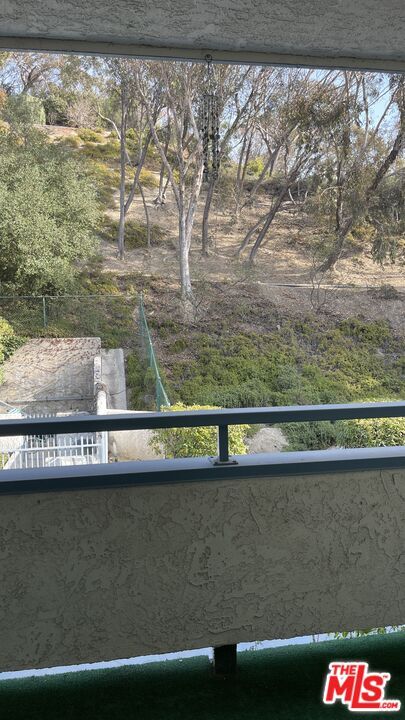 Building Photo - 4260 Vía Arbolada