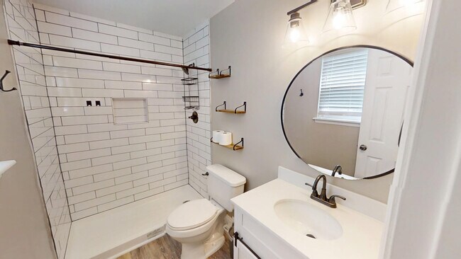 Building Photo - 321 Oak Lake Dr