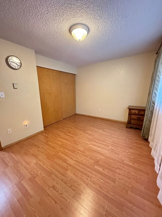 Building Photo - 2 Bedroom Condo in Lake Stevens!