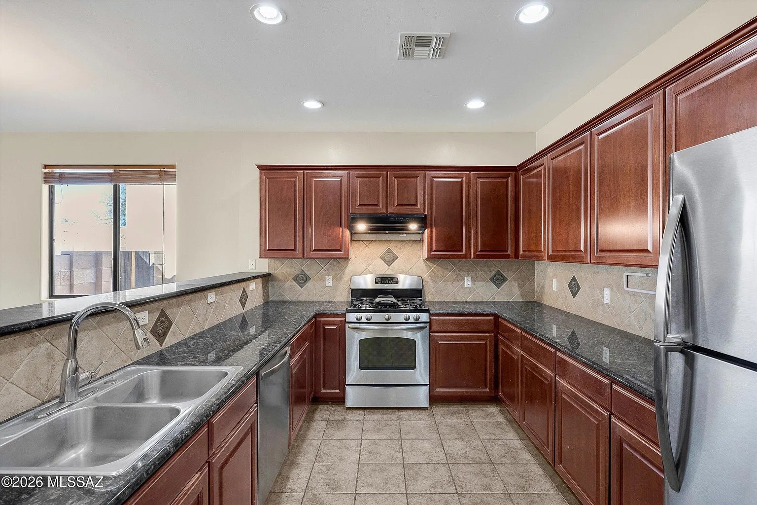 Building Photo - 2221 E Stone Stable Dr