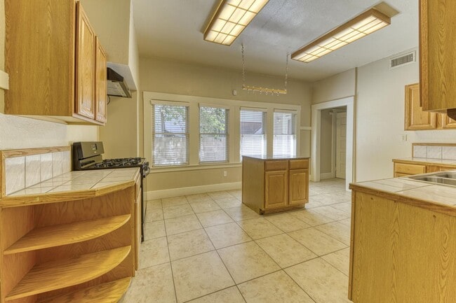 Building Photo - 734 E Peralta Wy