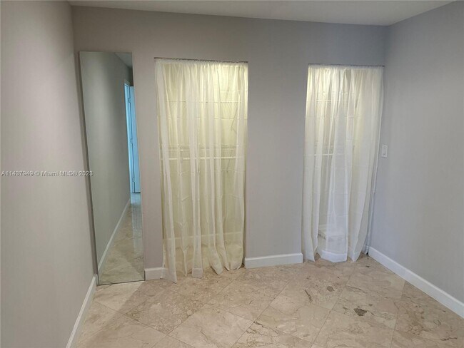 Building Photo - 76 Isle of Venice Dr