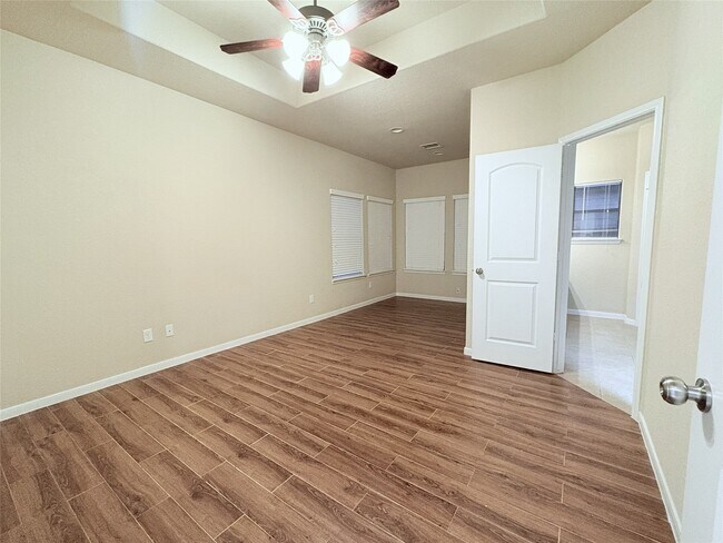 Building Photo - 18412 Sunrise Oaks Ct