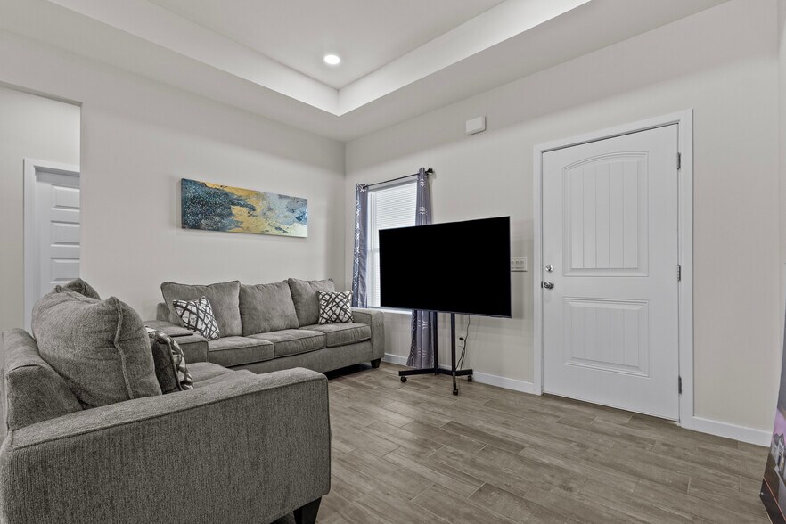 Building Photo - 1811 Unity Dr