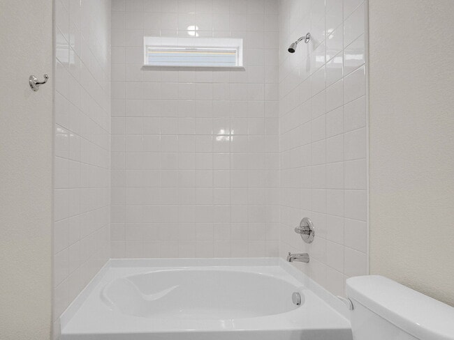 Building Photo - $3,295, 3 bed, 3 bath, located in Erie