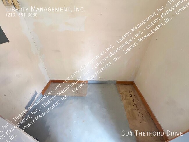 Building Photo - 304 Thetford Dr