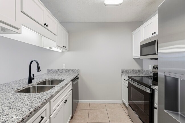 Building Photo - 8416 N Lagoon Dr