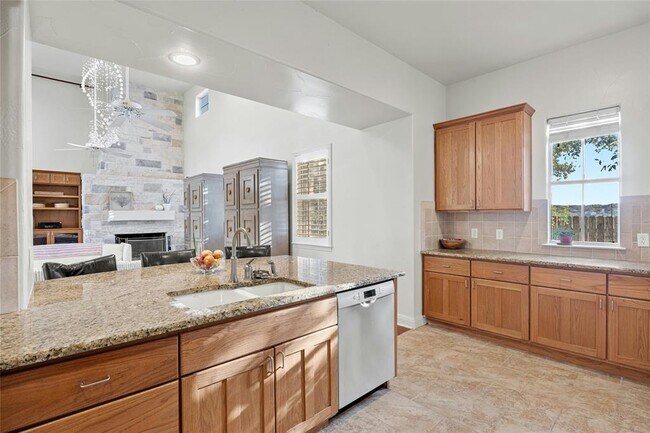 Building Photo - 18500 Lakehead Cir