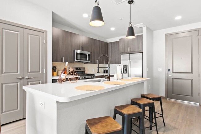 Building Photo - 390 N 2nd Ave