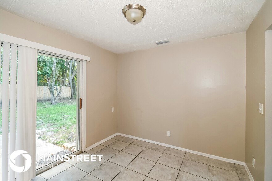 Building Photo - 6430 Lucente Dr
