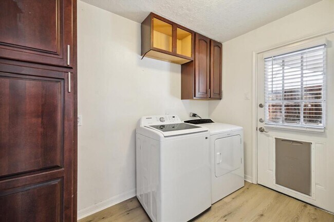 Building Photo - 25402 Lynbriar Ln
