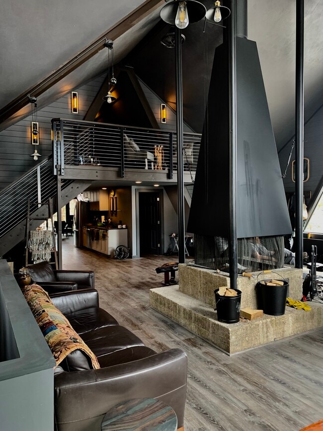 Building Photo - 334 Pine Glade Rd