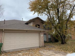 Building Photo - Spacious 2-story on a Quiet Cul-de-Sac