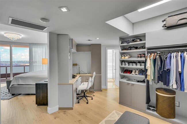 Building Photo - 1643 Brickell Ave